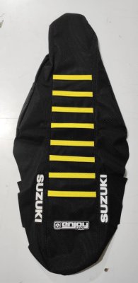ENJOY Ribbed potah sedla - SUZUKI - Black/Yellow Ribs